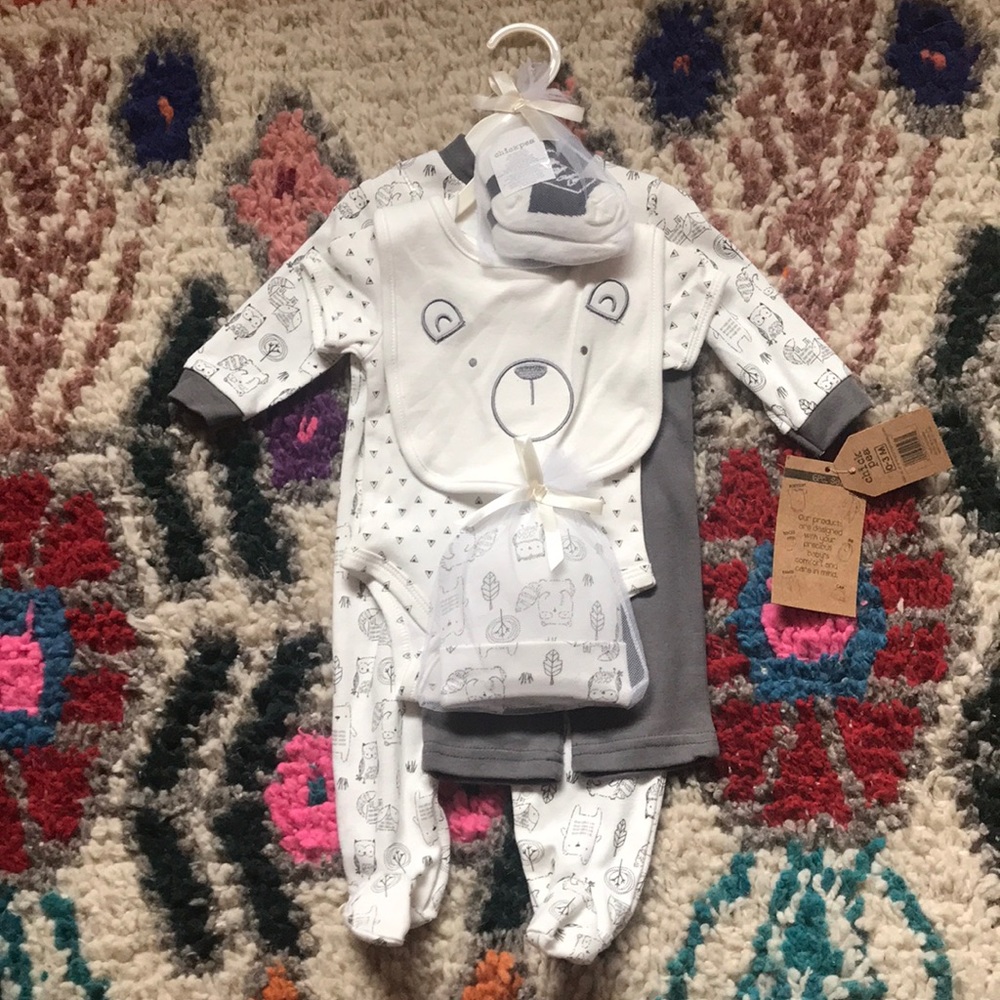 NWT 6pc. Baby gift set (0-3M)